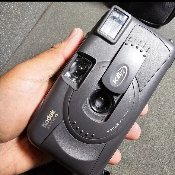 Kodak KB12 35mm Point & Shoot Film Compact Pocket Camera Untested With Case - Picture 10 of 11